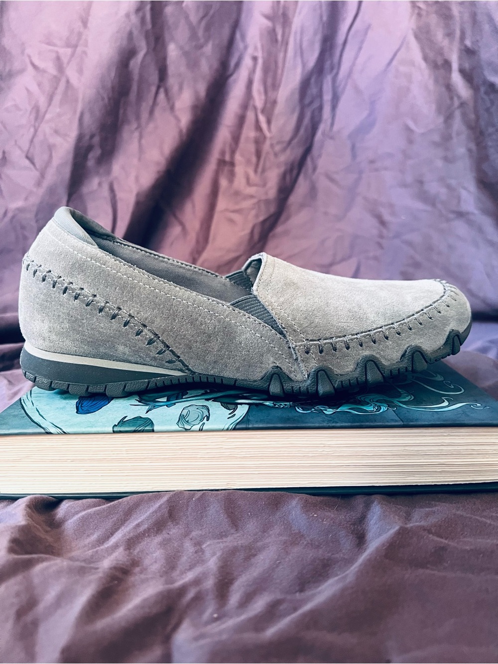 NWOT Sketchers Gray Suede Loafers “Relaxed Fit Air-Cooled Memory” Foam size 6